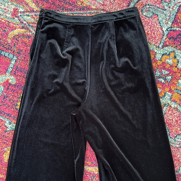 Abercrombie & Fitch | Women’s black velvet side zip wide leg cropped pants, sz S - Picture 7 of 12